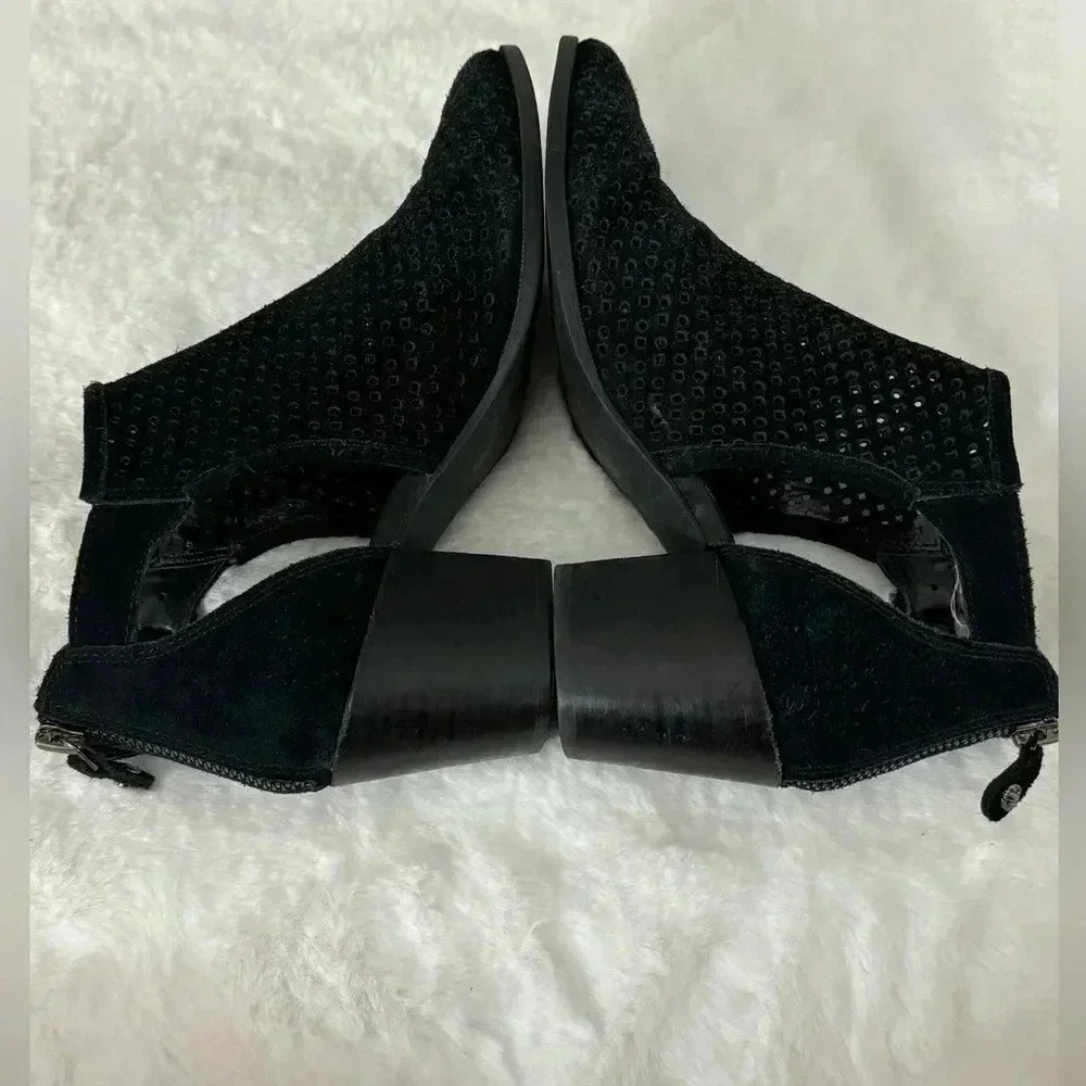 Y2K Grace Anne Black Suede Buckle Perforated Heeled Booties Boots Anne Klein 90s - Picture 9 of 16